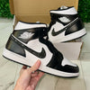 Jordan 1 - Panda/Jet Hematite - Mids*